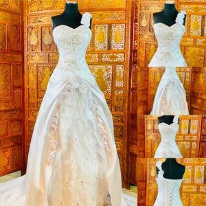 One Shoulder Flower Strap Wedding Gown NWT